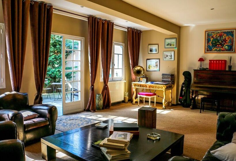 ホテル Hôtel Restaurant La Chaloupe