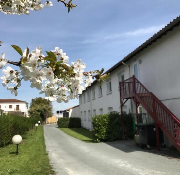 ホテル Hôtel O'nice Saintes