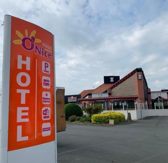 ホテル Hôtel O'nice Saintes