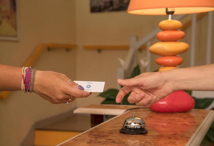 ホテル Hôtel O'nice Saintes