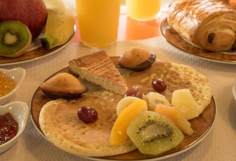 ホテル Hôtel O'nice Saintes