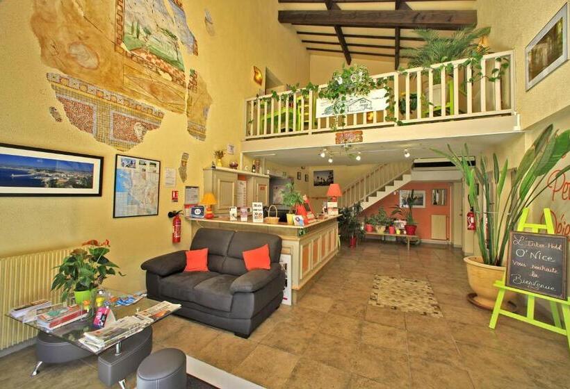 ホテル Hôtel O'nice Saintes