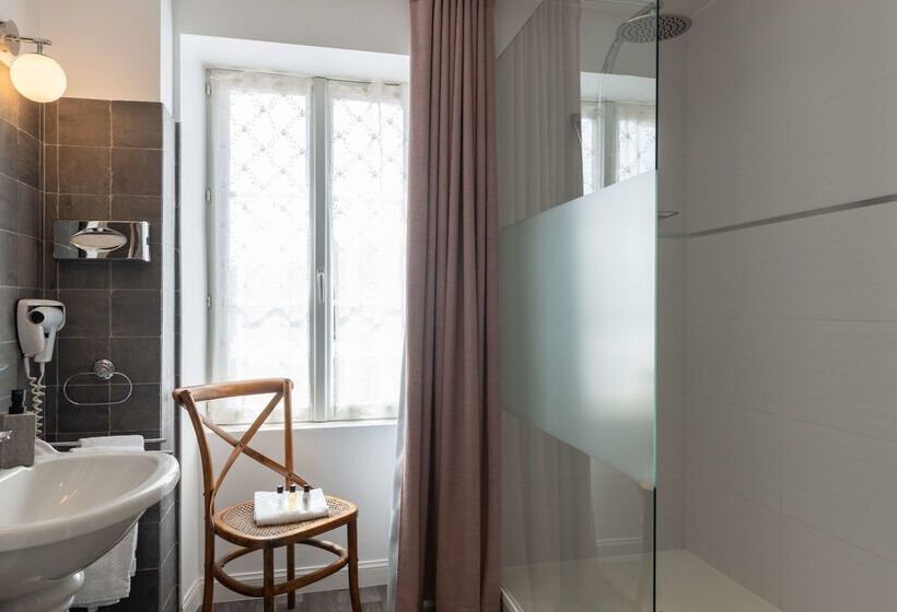 Отель Hôtel Traiteur Les Ormes, The Originals Relais