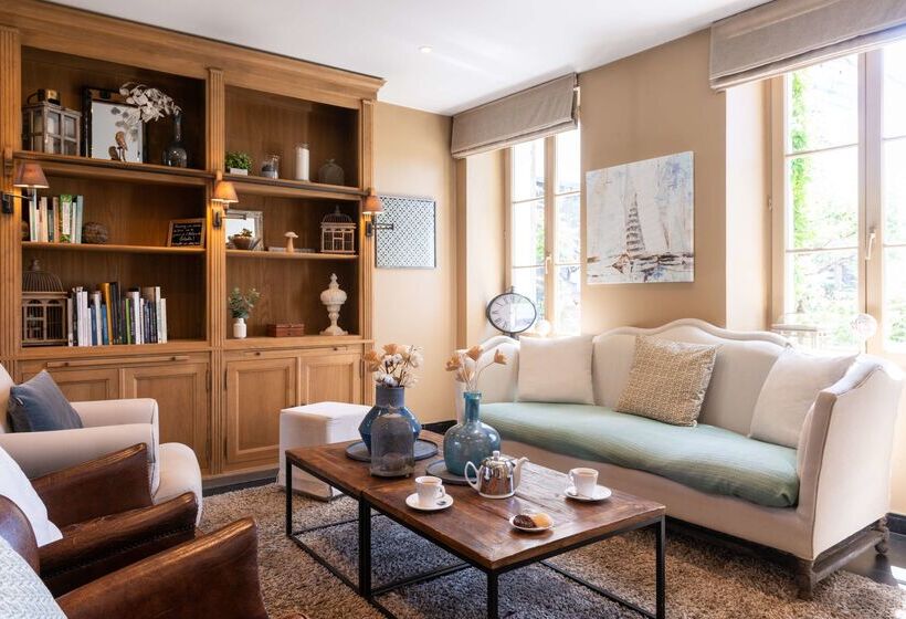 Отель Hôtel Traiteur Les Ormes, The Originals Relais