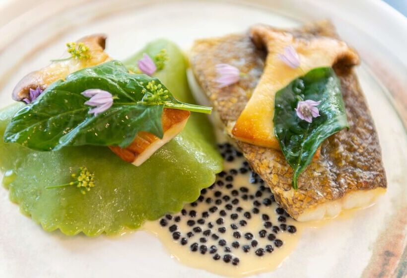 Отель Hôtel Traiteur Les Ormes, The Originals Relais