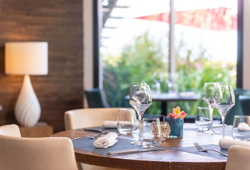 Отель Hôtel Traiteur Les Ormes, The Originals Relais