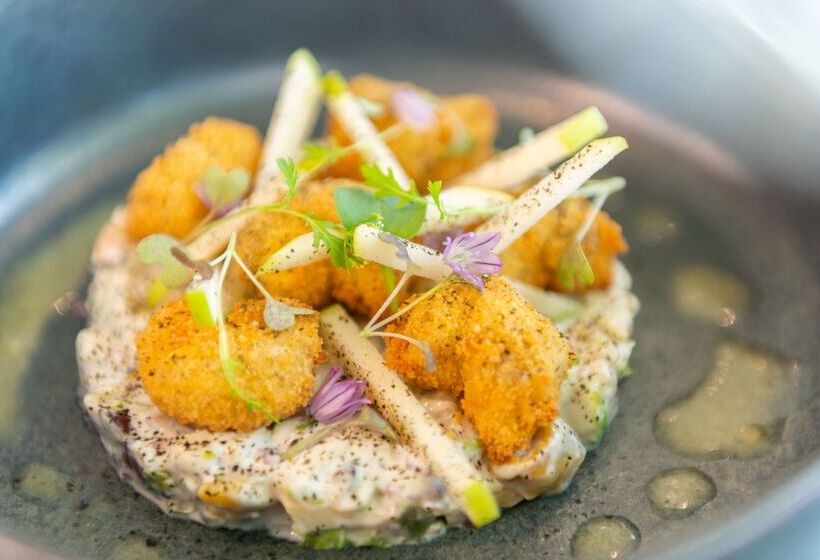 Отель Hôtel Traiteur Les Ormes, The Originals Relais