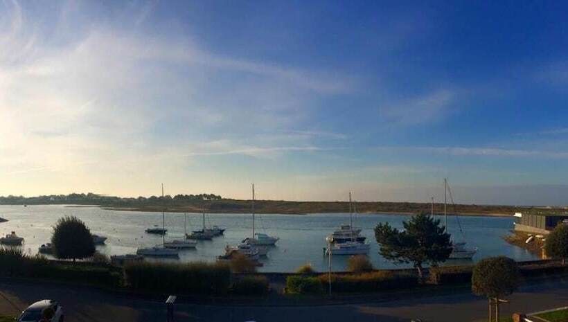 Отель Hôtel Traiteur Les Ormes, The Originals Relais