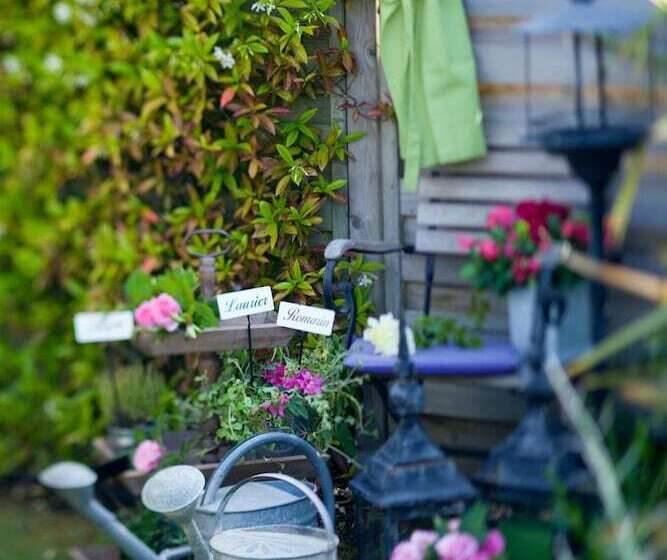 Отель Hôtel Traiteur Les Ormes, The Originals Relais