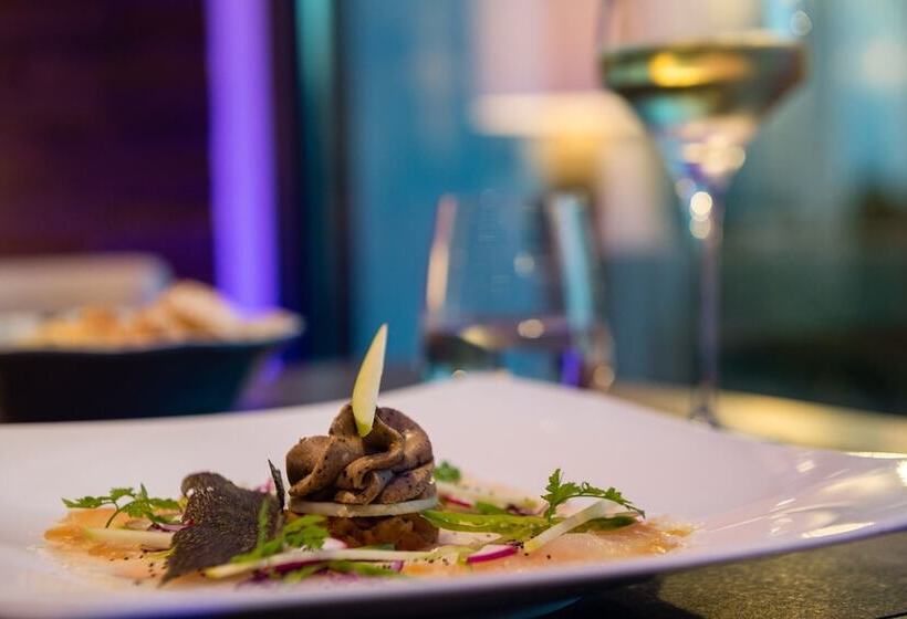 Отель Hôtel Traiteur Les Ormes, The Originals Relais