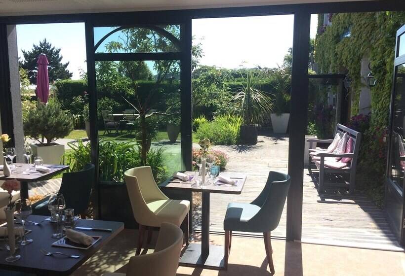 Отель Hôtel Traiteur Les Ormes, The Originals Relais