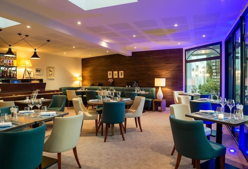 Отель Hôtel Traiteur Les Ormes, The Originals Relais