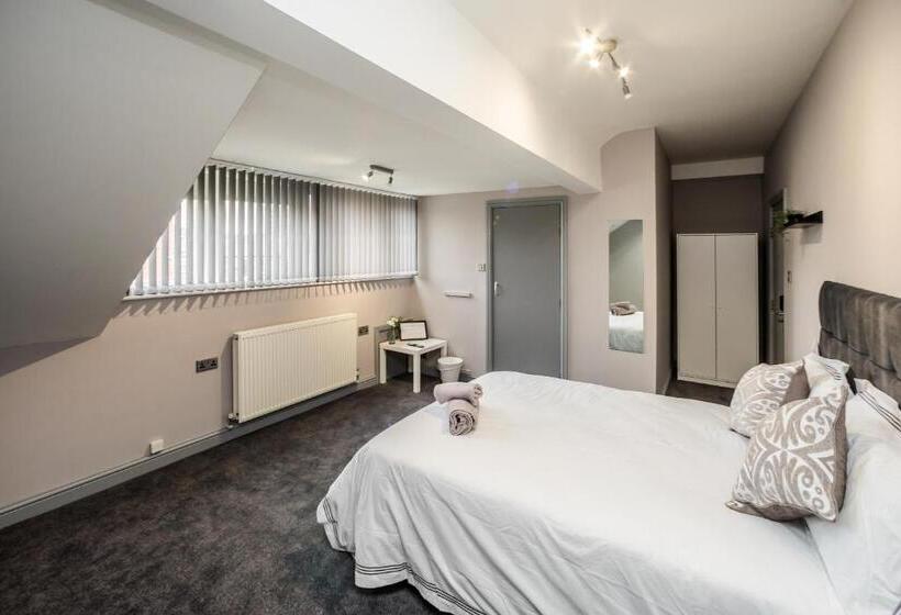 هتل Huddersfield Central Lodge