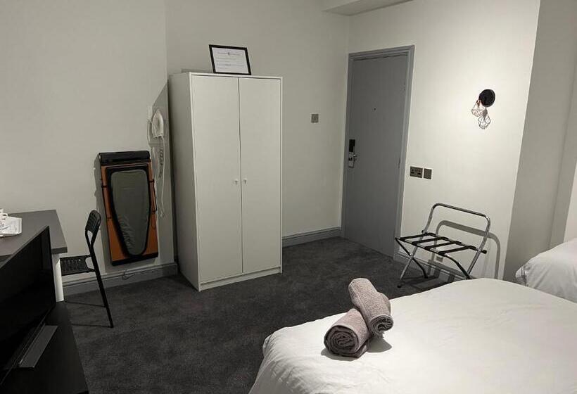 هتل Huddersfield Central Lodge