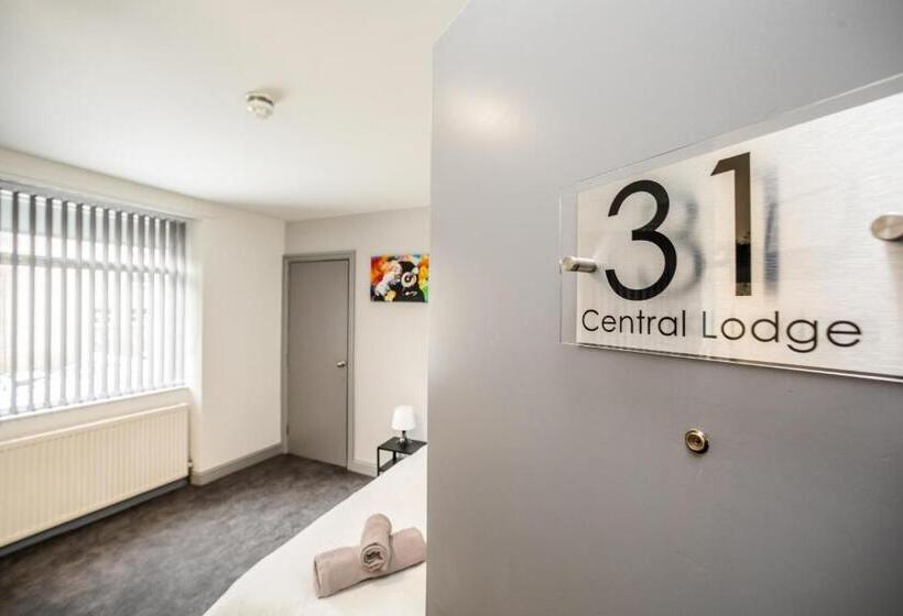 בית מלון כפרי Huddersfield Central Lodge