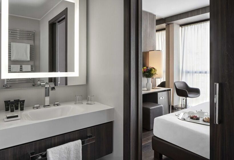 هتل Hyatt Centric Milan Centrale