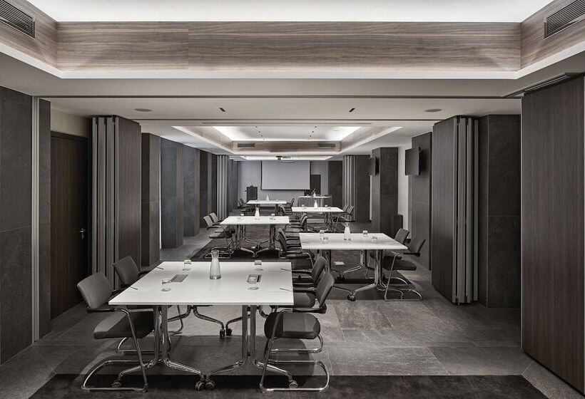 هتل Hyatt Centric Milan Centrale