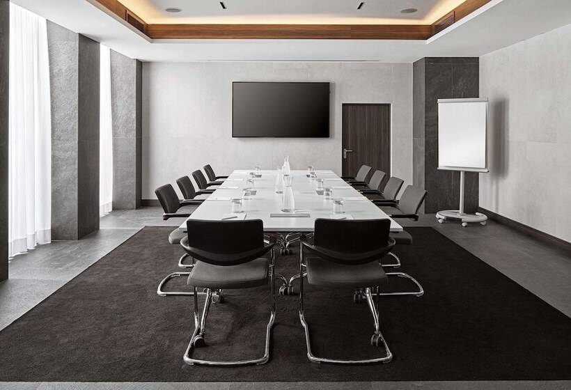 هتل Hyatt Centric Milan Centrale