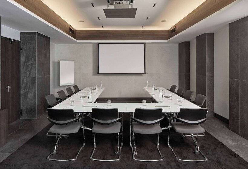 هتل Hyatt Centric Milan Centrale