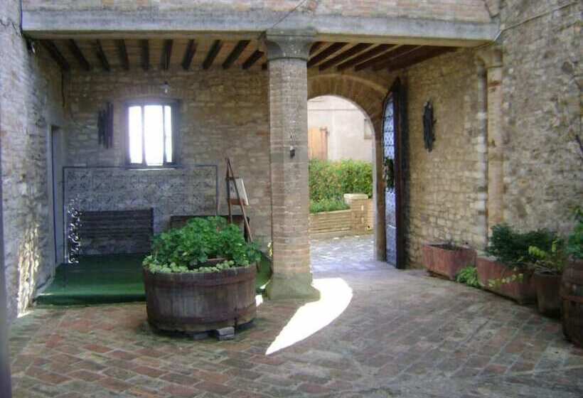 هتل La Rocca Dei Malatesta