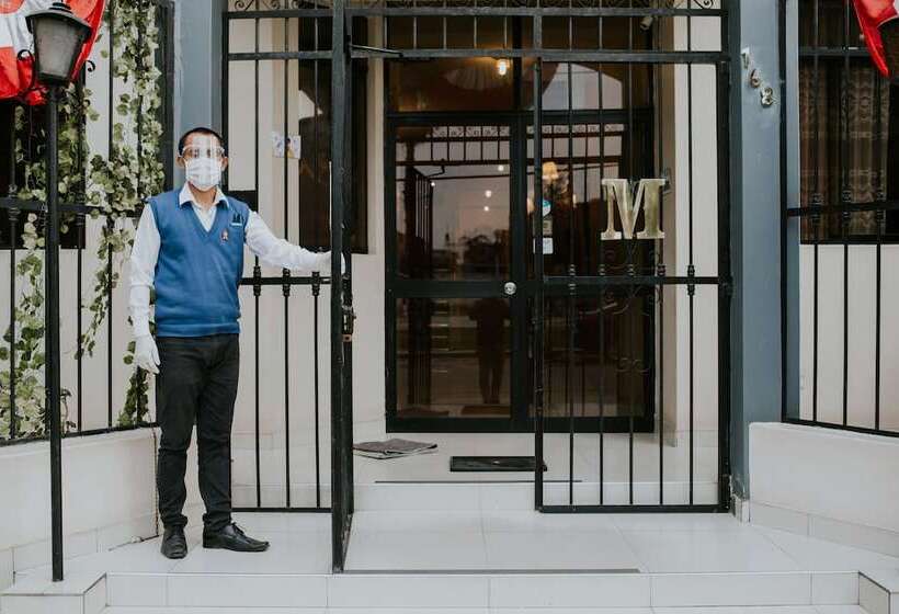 Отель Manhattan Inn Airport