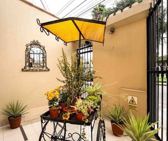 Отель Manhattan Inn Airport