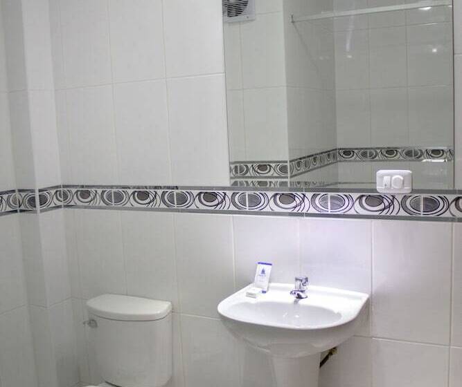 Отель Manhattan Inn Airport