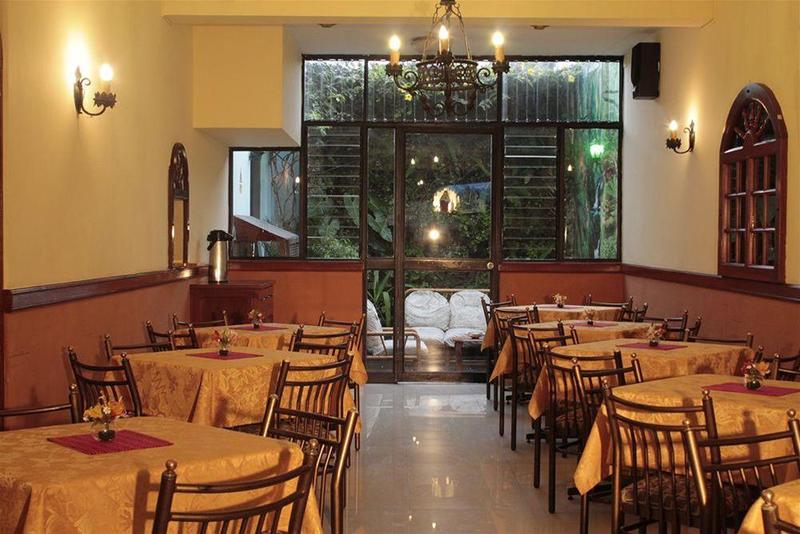 Отель Manhattan Inn Airport