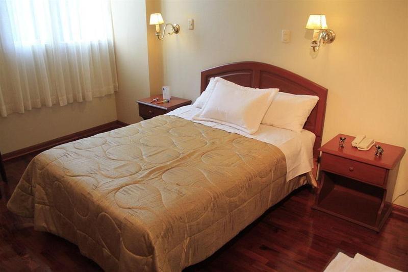 Отель Manhattan Inn Airport