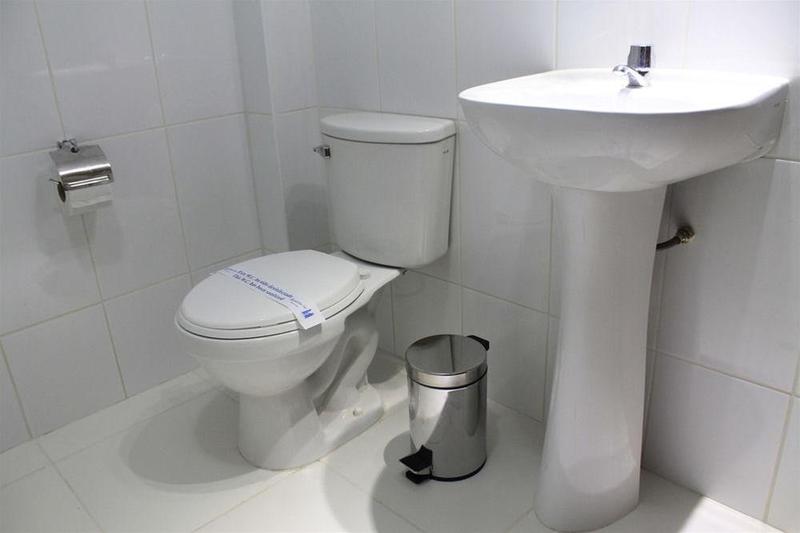 Отель Manhattan Inn Airport