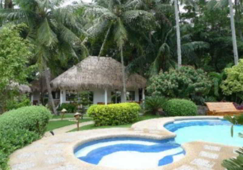 هتل Pura Vida Beach & Dive Resort