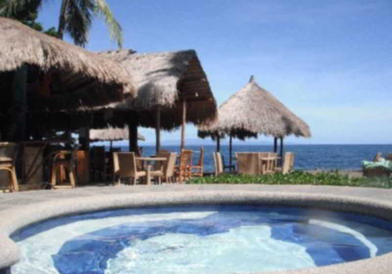 هتل Pura Vida Beach & Dive Resort
