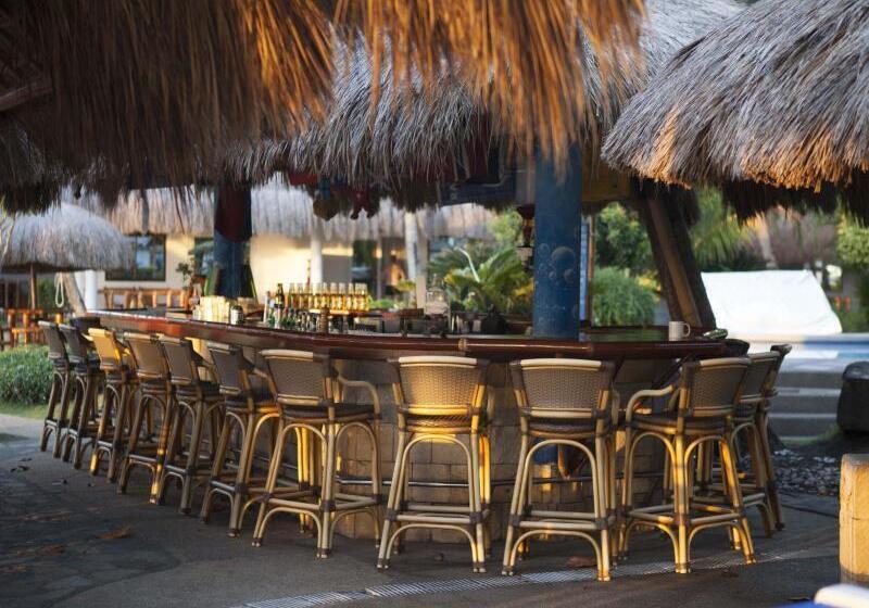 هتل Pura Vida Beach & Dive Resort