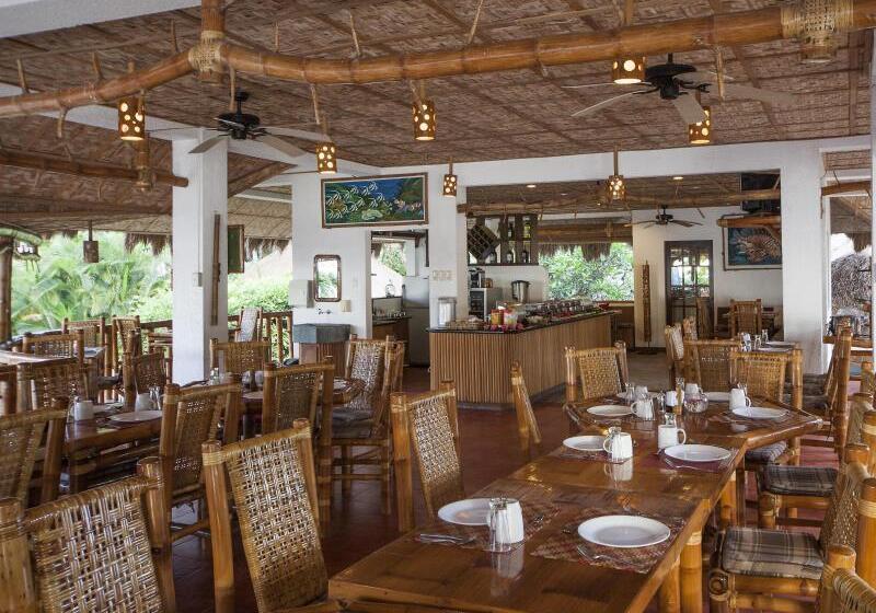 هتل Pura Vida Beach & Dive Resort