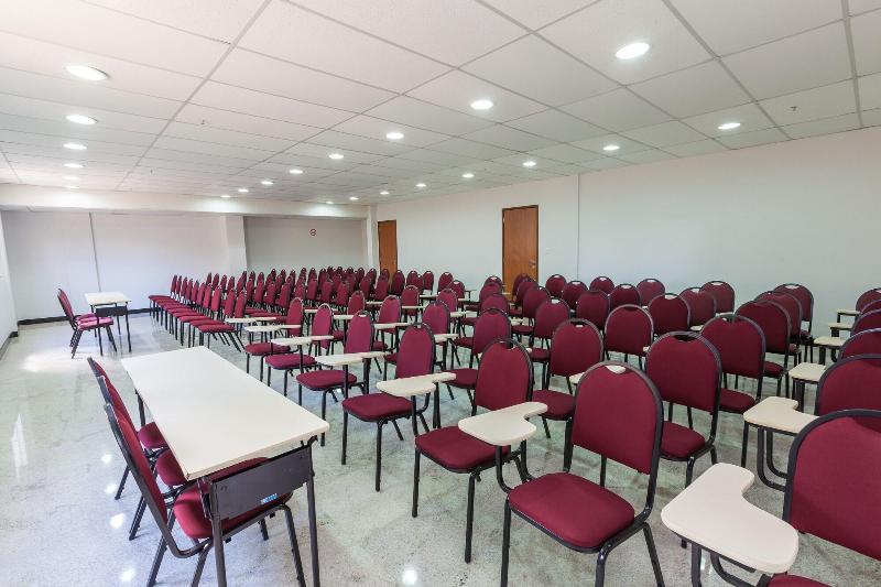 فندق Rede Andrade Hangar