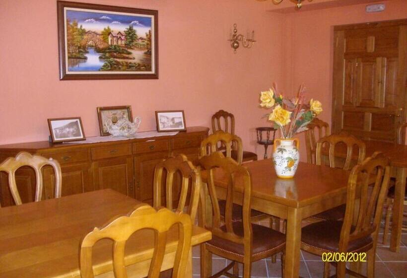 בית מלון כפרי Posada Sobrevilla