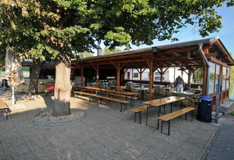 בית מלון כפרי Senec Aqua Resort