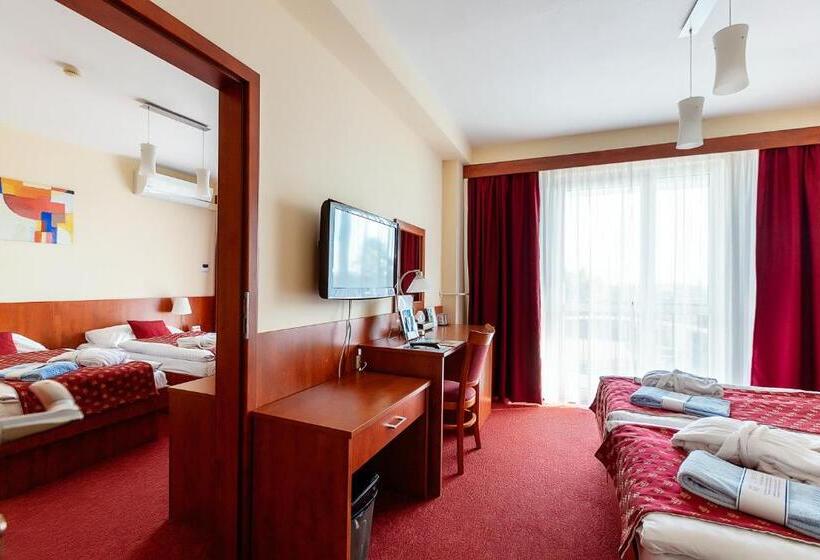 בית מלון כפרי Senec Aqua Resort