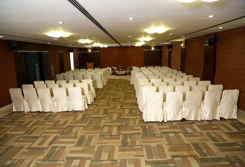 호텔 Srinivas Saffron