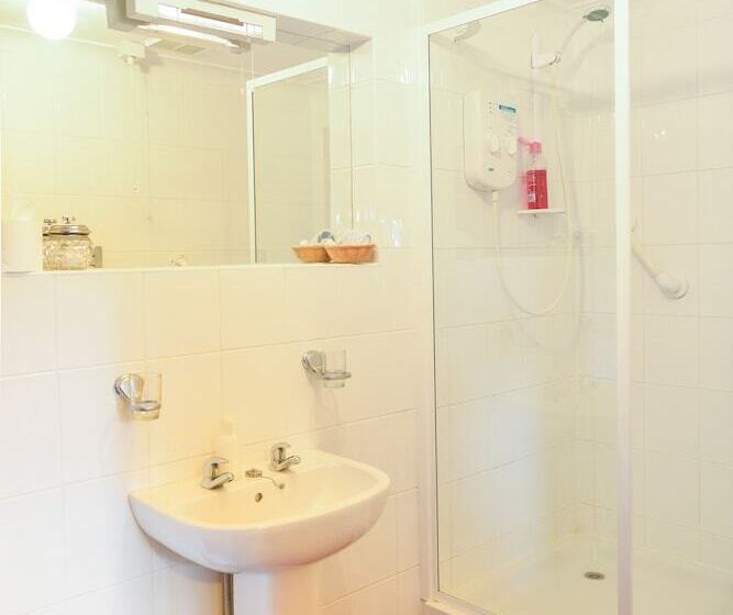 Отель Strenneth