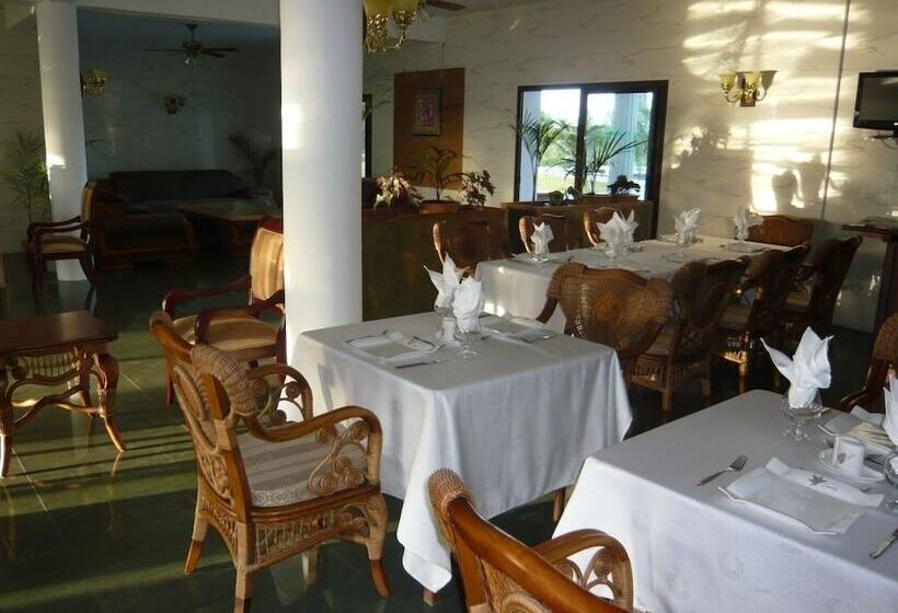 בית מלון כפרי Sunny Golf