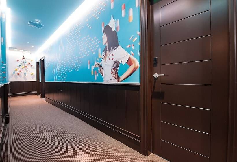 בית מלון כפרי The Exhibitionist