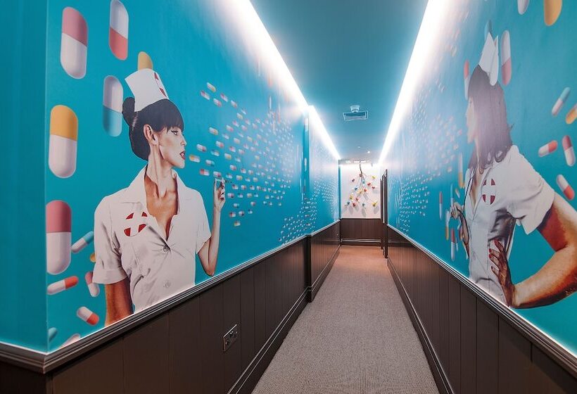 בית מלון כפרי The Exhibitionist