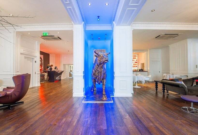 هتل The Exhibitionist