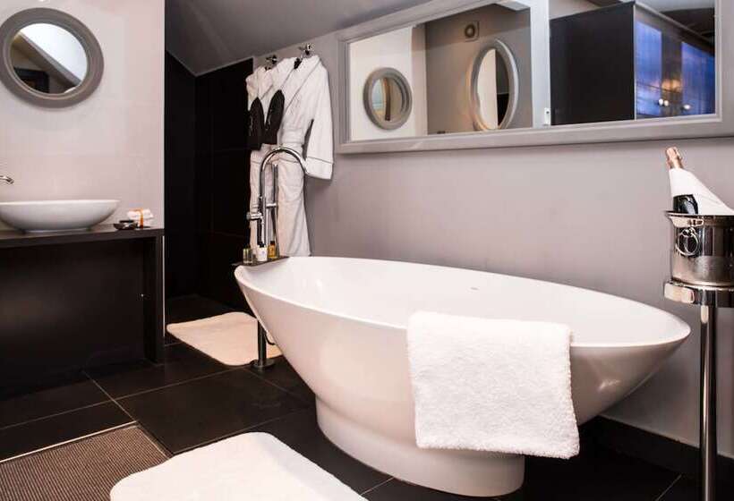 هتل The Exhibitionist