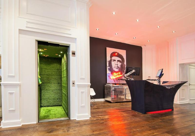 בית מלון כפרי The Exhibitionist