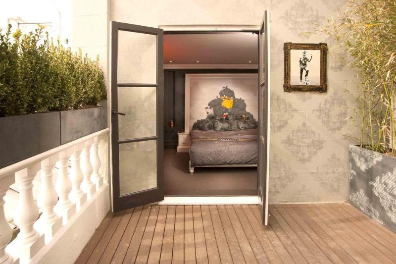 בית מלון כפרי The Exhibitionist