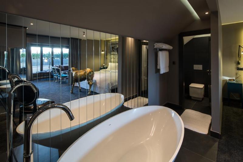 בית מלון כפרי The Exhibitionist