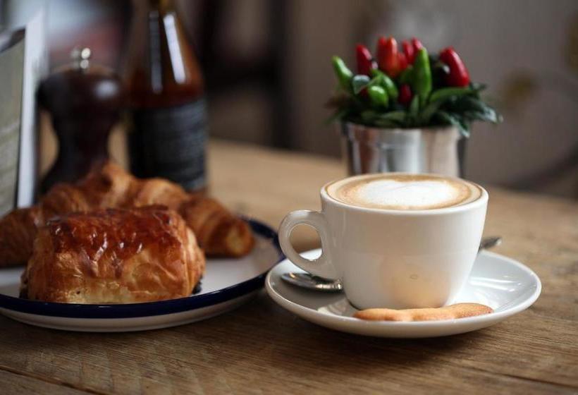 Отель The Foley