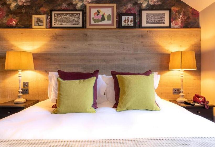 Отель The Foley